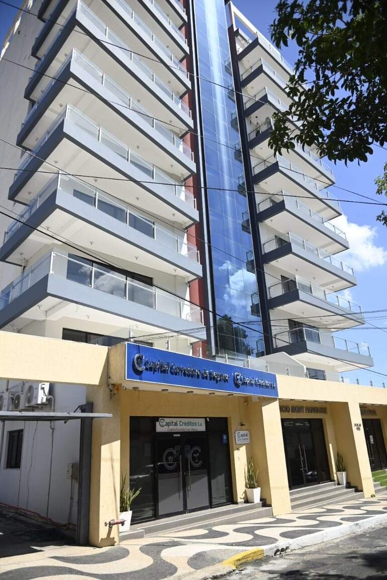 El lujoso edificio Mont Parnasse que alquiló el MEC por G. 756 millones en el centro capitalino.