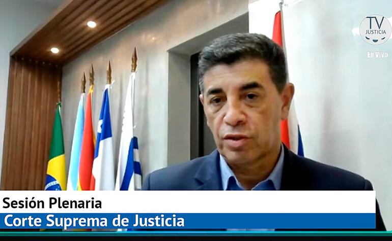 El ministro Victor Ríos Ojeda, durante su intervención en la sesion plenaria de la Corte Suprema de Justicia de hoy.