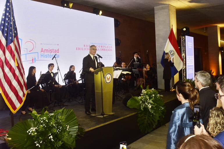 El embajador anfitrión brindó un discurso en el que dijo: “durante los años 70 y 80, hemos contribuido a injusticias en Paraguay. No debemos esconder, ni tener miedo a hablar de estas cosas. Es importante que lo hagamos, para que no se repitan, nunca más”.