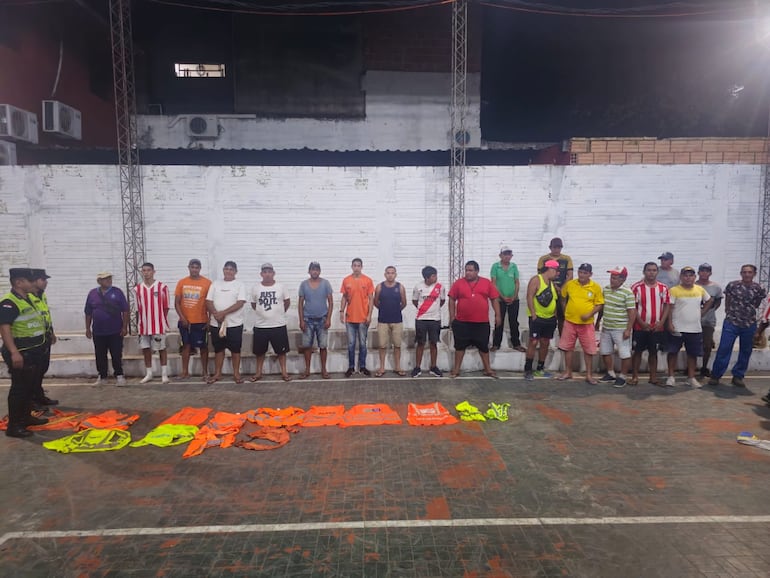 Los 23 cuidacoches que fueron demorados durante el partido Paraguay vs. Argentina.