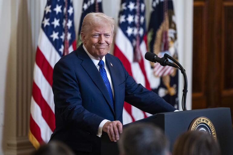 Washington (United States), 29/01/2025.- US President Donald Trump speaks before signing the Laken Riley Act in the East Room of the White House in Washington, DC, USA, 29 January 2025. The law, named after a Georgia student murdered by an undocumented immigrant is the first bill of the second Trump administration. EFE/EPA/JIM LO SCALZO / POOL
