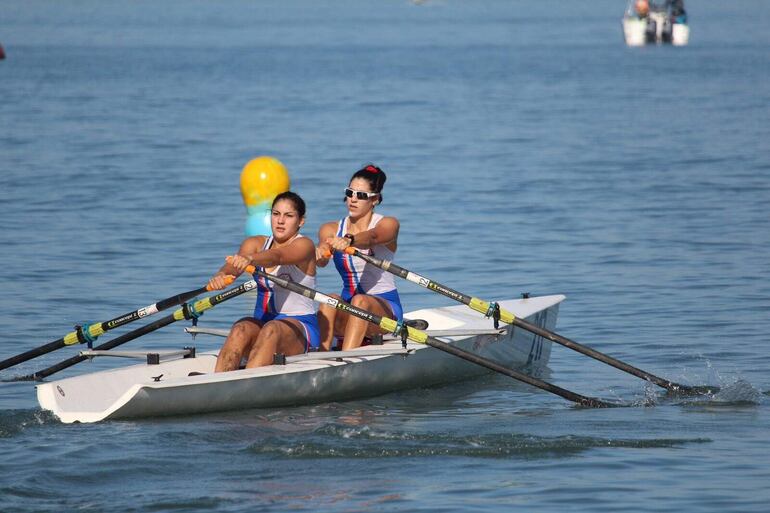 Fiorela Rodríguez de Melo (17 años) y Gabriela Mosqueira (33) se alzaron la plata en Colombia.