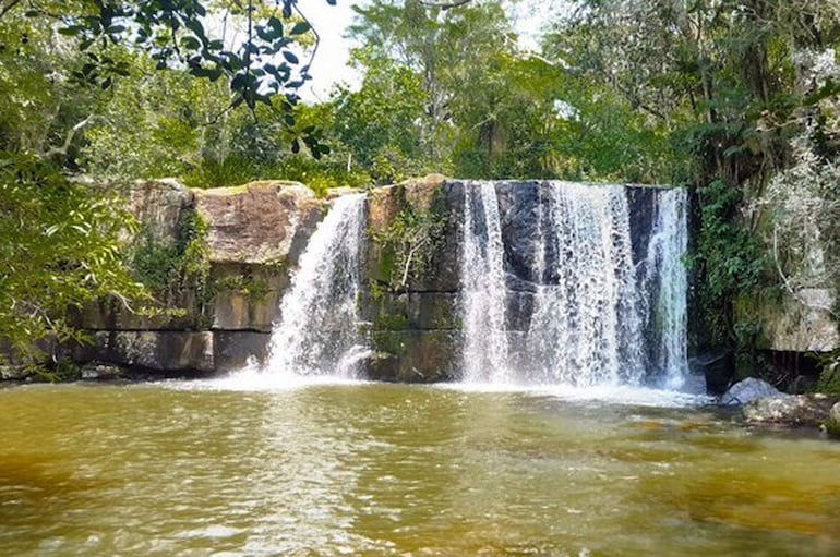 Salto Minas se encuentra dentro del parque nacional de Ybycuí.