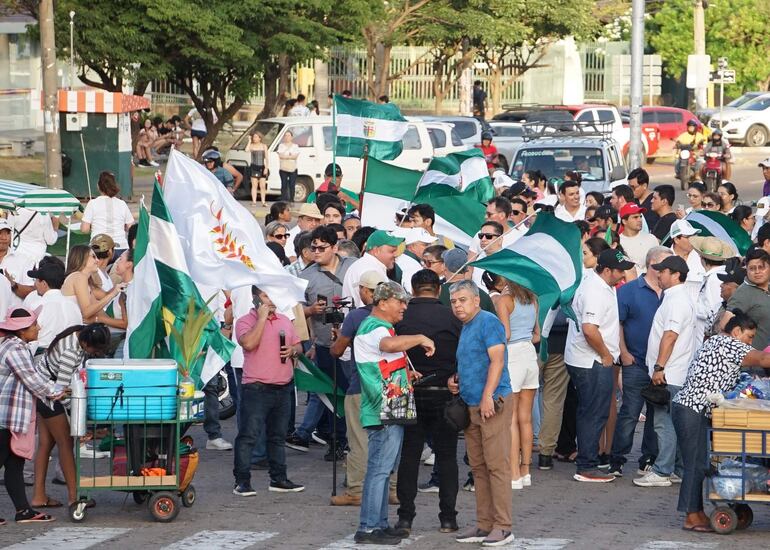 Personas participan en una protesta en Santa Cruz (Bolivia).