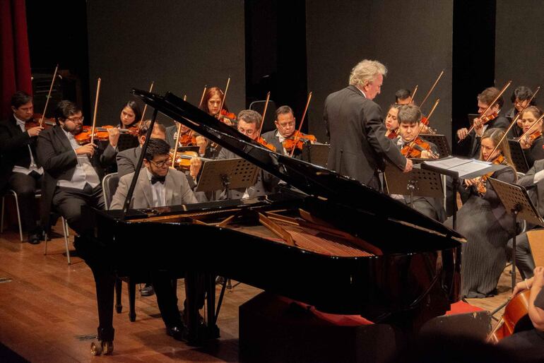 El pianista Orlando Riveros volverá a presentarse como solista junto a la OSCA.