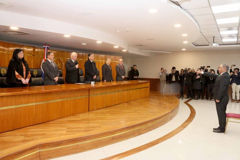 Javier Esquivel durante su acto de juramento como nuevo defensor general.