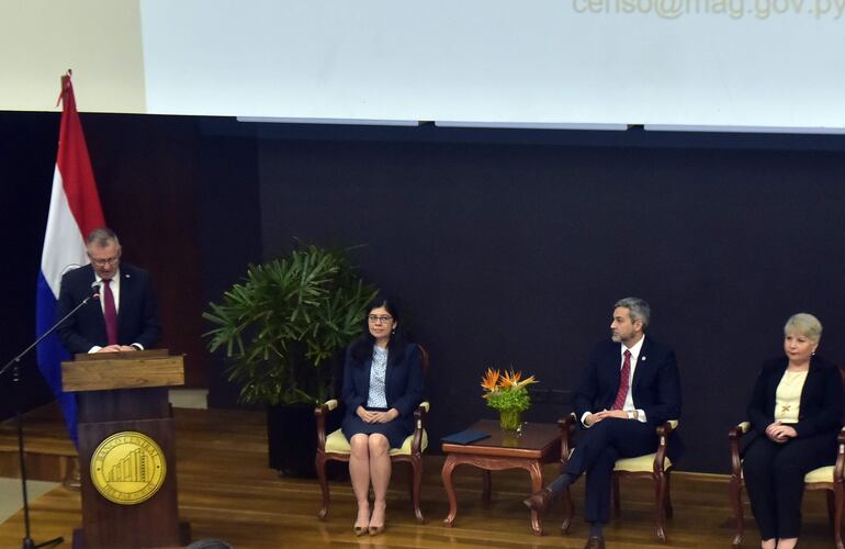 El ministro de Agricultura, Ing. Santiago Bertoni, durante la presentación del Censo Agropecuario Nacional 2022, con la presencia del presidente de la República, Mario Abdo Benitez.