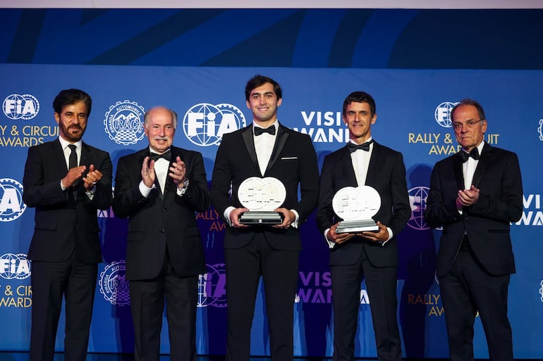 Ben Sulayem (FIA), Dr. Hugo Mersán (Touring), Diego Domínguez Bejarano y Rogelio Peñate.