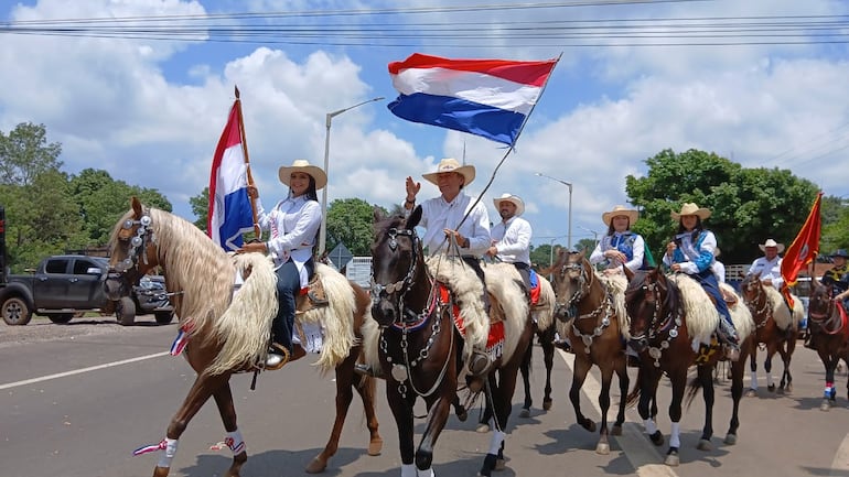 Desde Kurusu Peregrino los Jinetes partieron rumbo a Caacupé.