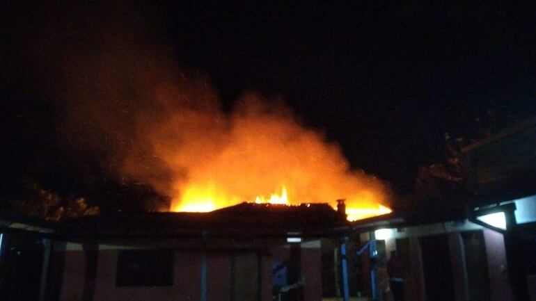 El incendio de la vivienda del barrio San José de San Juan Nepomuceno.