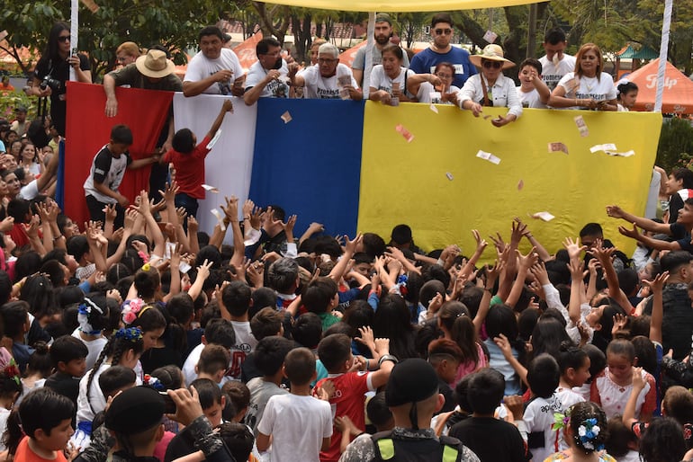 El tradicional vito de dinero en la localidad de Guarambaré.