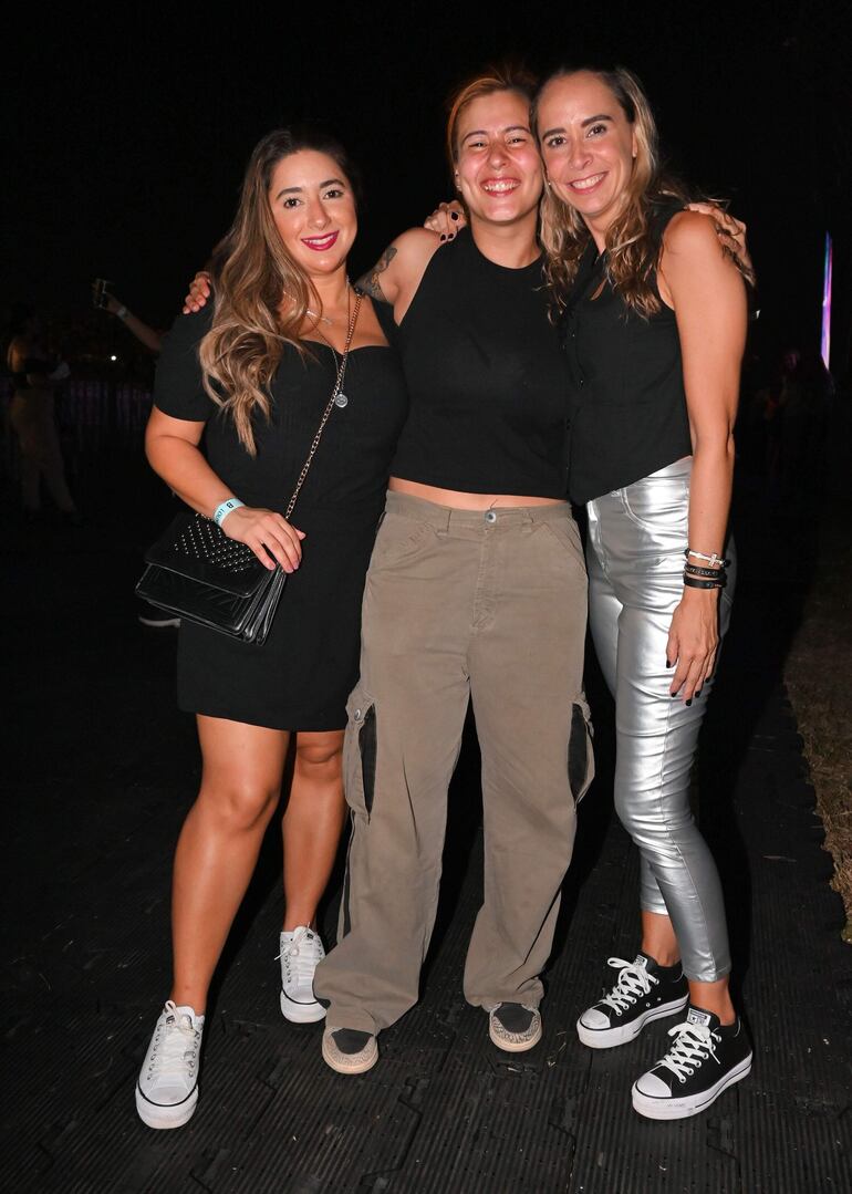 Mariela Pita, Guada Ferreira y Vale Jou.