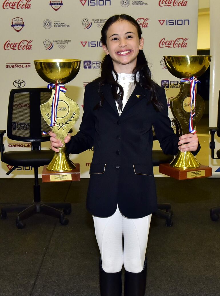 Clara Vera, campeona en Escuela Menor 0,90 y Children B 1,00.