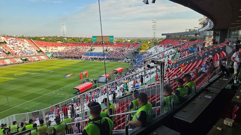 El estadio Defensores del Chaco en la previa de Paraguay vs. Argentina.