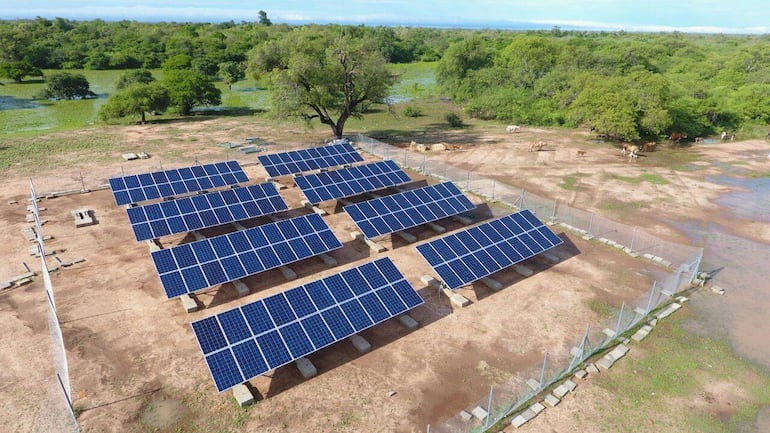 En Lagerenza, a 820 Km de Asunción, el PTI-PY instaló y luego actualizó un sistema de energía solar para abatecer  a  base militar.