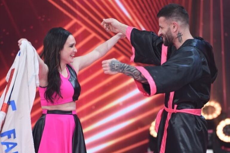 ¡Felices! Lali González y Maxi Diorio tras enterarse que continúan en el Bailando 2023.