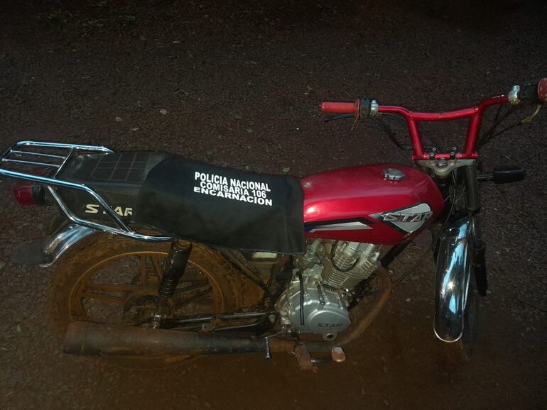 Recuperan motocicleta denunciada como hurtada en Encarnación.