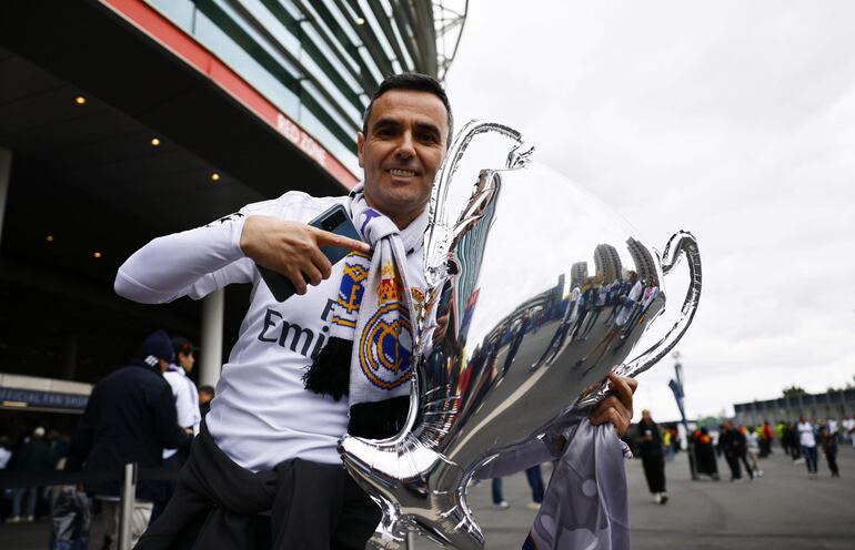 Los aficionados en los alrededores del estadio de Wembley antes de la final de la Champions League entre el Borussia Dortmund y el Real Madrid en Londres. 