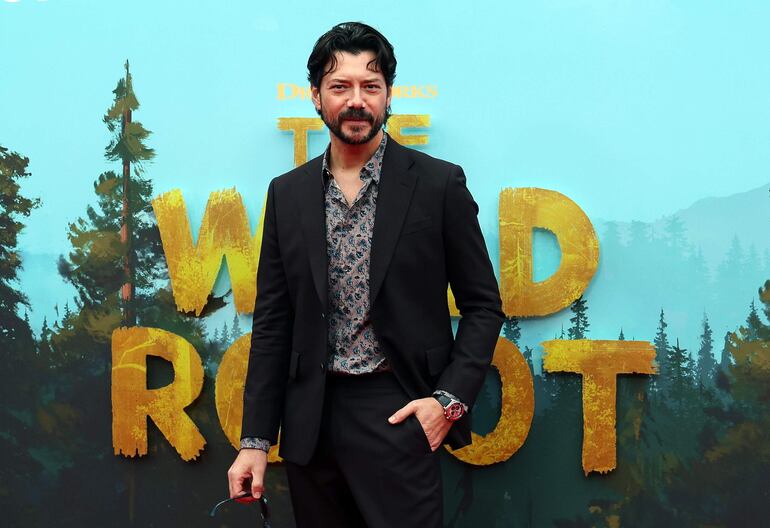 El actor español Álvaro Morte llegó muy elegante al BFI London Film Festival. (EFE/EPA/ANDY RAIN)
