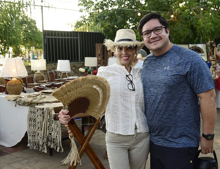 Teresita Benítez y Ricardo Ayala.