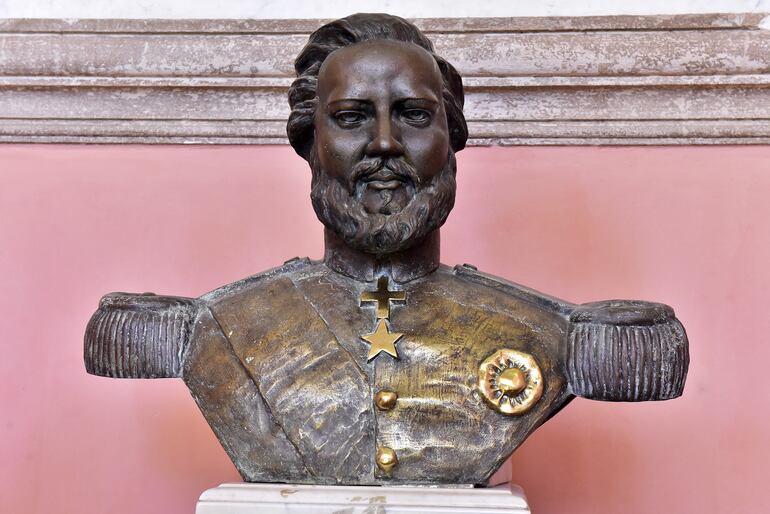 Busto de bronce del Mariscal Francisco Solano López.