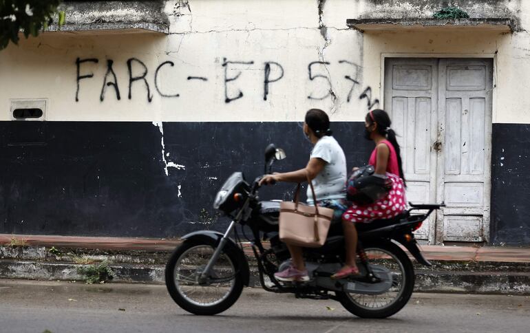 Un dirigente de las FARC que se acogió al acuerdo de paz con la disuelta guerrilla, en 2016, fue asesinado por un francotirador en el sur de Colombia, denunció este martes el partido surgido tras el desarme.