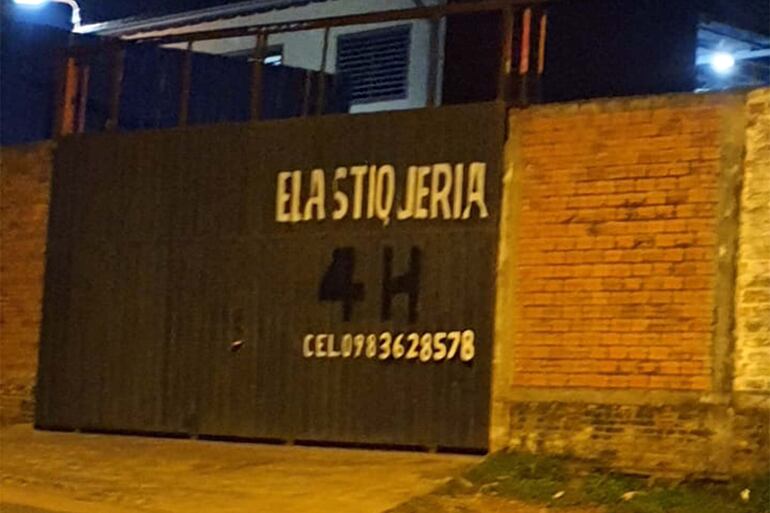 El taller donde iba a entrar el camión supuestamente para que sacaran la droga que traía oculta.