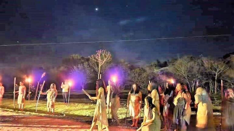 La puesta en escena de la obra teatral Jasyho, en memoria de las mujeres heroínas de la Guerra de la Triple Alianza.