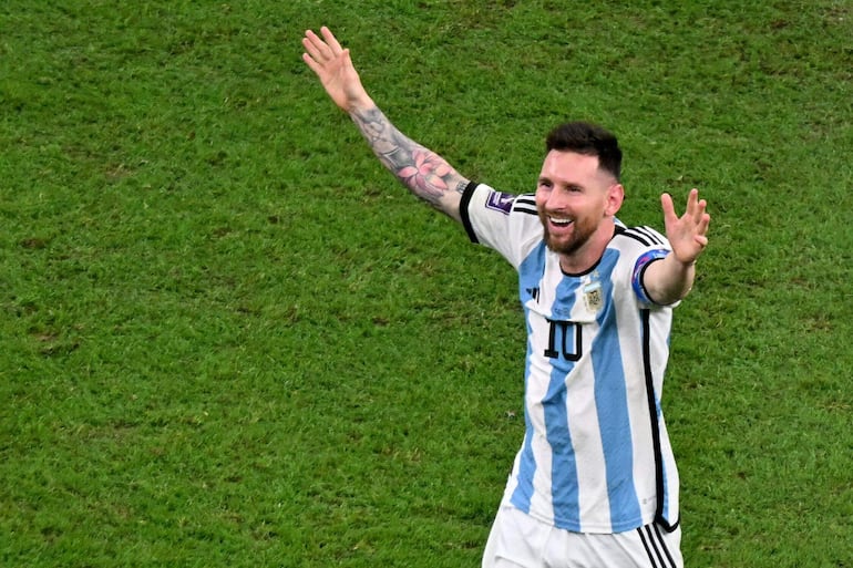 (FILES) Argentina's forward #10 Lionel Messi celebrates after the Qatar 2022 World Cup final football match between Argentina and France at Lusail Stadium in Lusail, north of Doha on December 18, 2022. South American teams, led by Lionel Messi, are starting the road to the 2026 World Cup with many of the stars who have shone in recent years in their ranks, as their talent has yet to fade and there are difficulties in finding new greats. Although the end of their era is drawing ever closer, most of the likes of Messi, Luis Suarez, Arturo Vidal, Neymar and Di Maria still have no replacements in sight for the start of the qualifiers, which kick off on September 7, 2023. (Photo by Antonin THUILLIER / AFP)