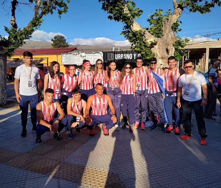 Integrantes del Team Paraguay de Trail que compite hoy en Villa Merlo, Argentina.