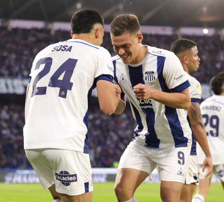 El paraguayo Ramón Sosa (24), jugador de Talleres, celebra un gol en el partido frente a Atlético Tucumán por la segunda fecha de la Liga Profesional de Argentina en el estadio Mario Alberto Kempes, en Córdoba.