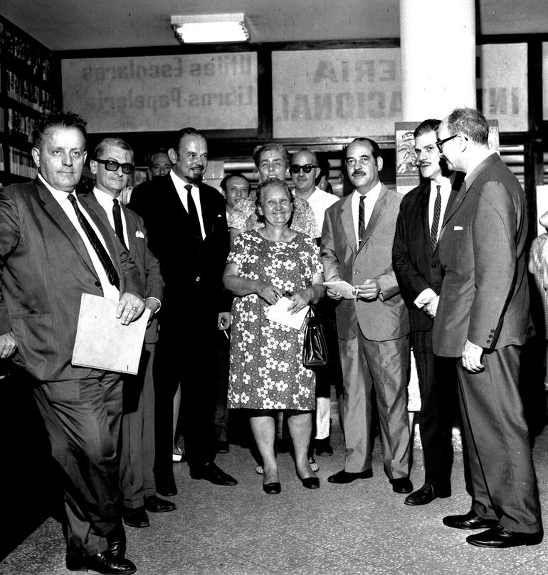 Josefina Plá presentó su libro.