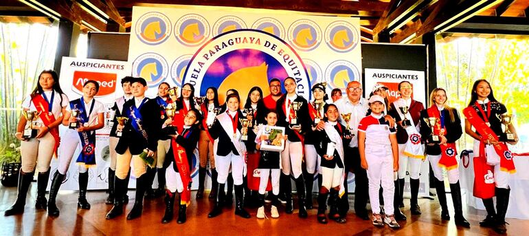 Los campeones y más destacados de las categorías formativas de la Cuarta Fecha del Ranking de Salto de la FEDEPA, que concluyó ayer.