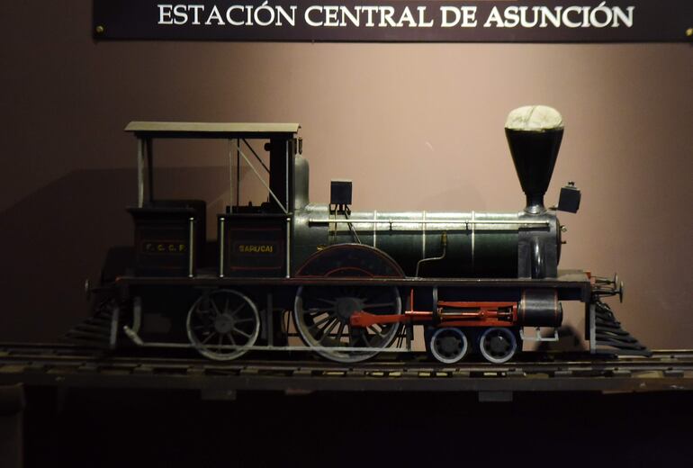 Ferrocarriles del Paraguay SA (Fepasa) hace siglos que no administra trenes. Hoy sólo funciona como museo y gestiona el paso internacional que mantiene con Argentina, el tren Casimiro. 