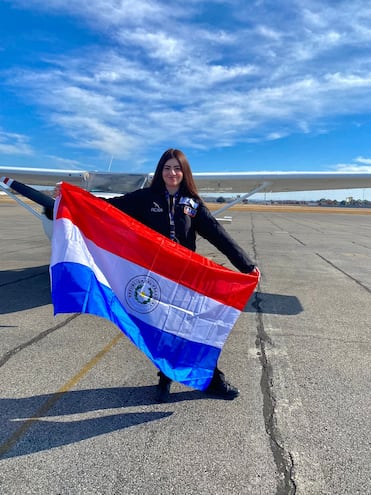 Con su bandera guaraní a cuestas, la joven apunta ahora a un masterado, para seguir formándose como profesional de las ciencias.