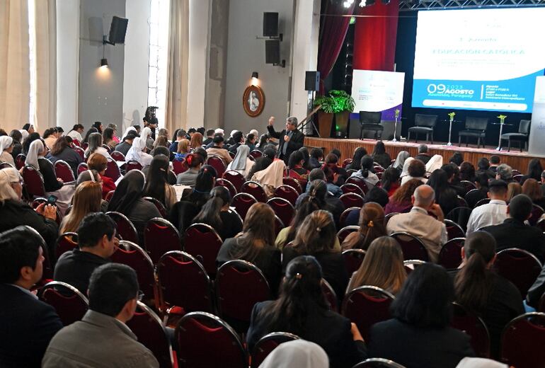 Directivos de más de 500 instituciones educativas dependientes de la CEP participaron del congreso.