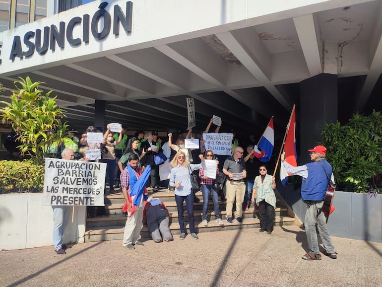 Asuncenos piden la intervención de la Municipalidad de Asunción.