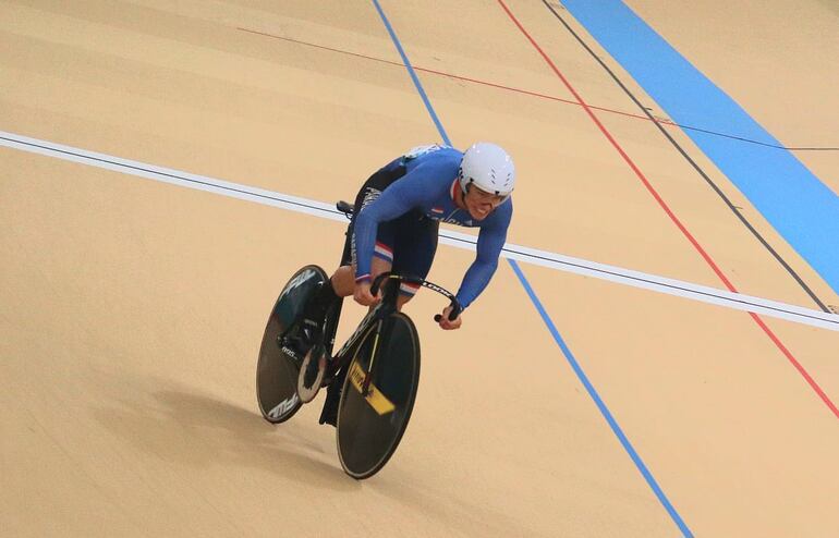 El ciclista nacional Alexis Joaquín  Domínguez López (24 años) hizo su debut ayer en el remozado velódromo transandino.