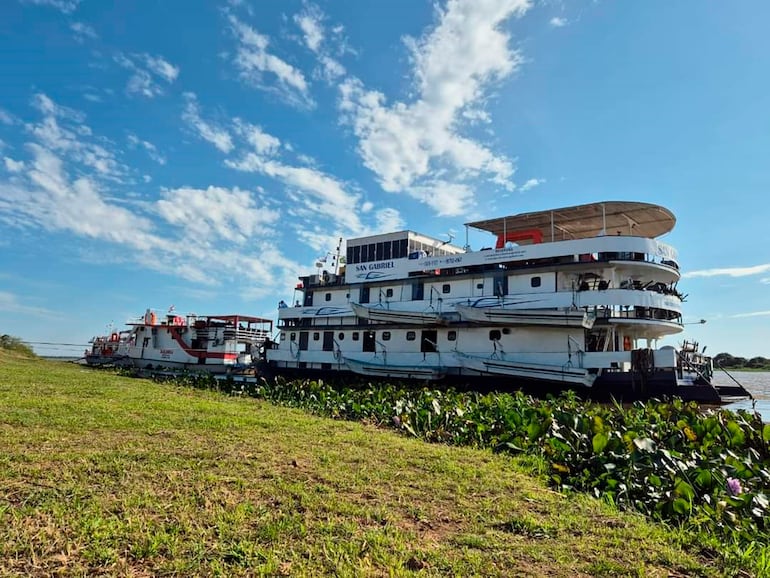 Este tipo de embarcaciones realiza excursiones por el rio Paraguay