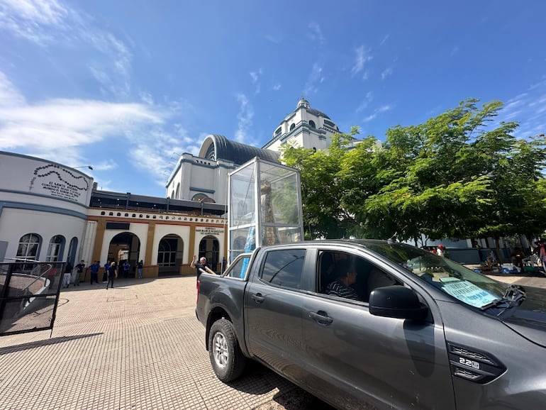 Llegada a Caacupé de los peregrinos de la Virgen de Itatí.