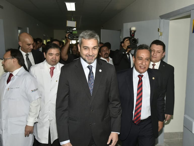 Presidente de la República Mario Abdo Benítez durante la inauguración de un nuevo bloque en el Hospital de Luque.