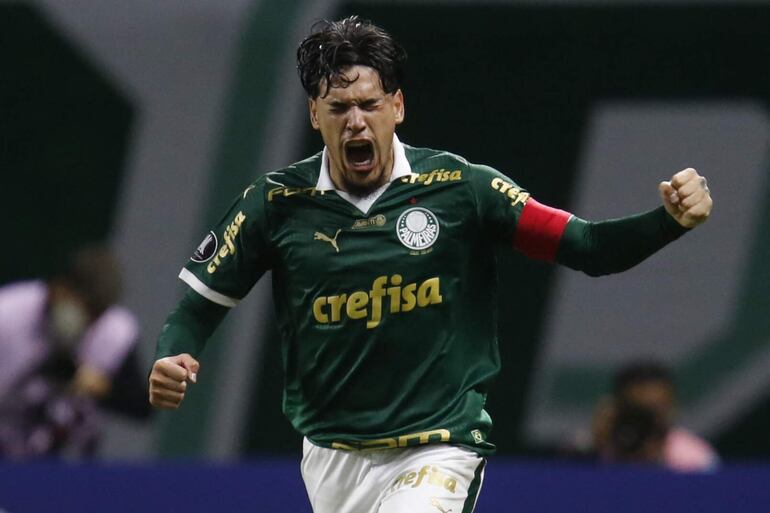 El paraguayo Gustavo Gómez, futbolista del Palmeiras, celebra un gol en el partido frente al Independiente del Valle por la Copa Libertadores 2024 en el estadio Allianz Parque, en Sao Paulo.