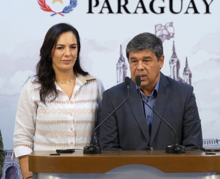 Hugo Arce y Claudia Centurión.