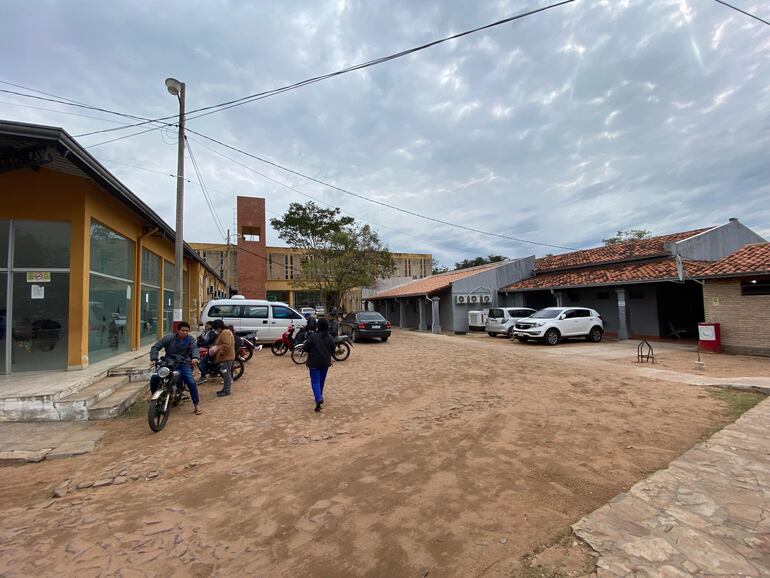 Pacientes denuncian falta de medicamentos y larga espera para ser atendidos.