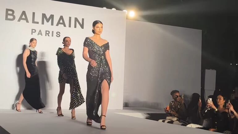 Nadia Ferreira fue la gran protagonista de la noche mostrando las lujosas prendas de Balmain. (Captura de la historia de Instagram de Nadia Ferreira)