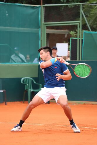 Hernando Escurra disputó el primer singles de Paraguay ante República Dominicana, sin poder sumar el primer punto.