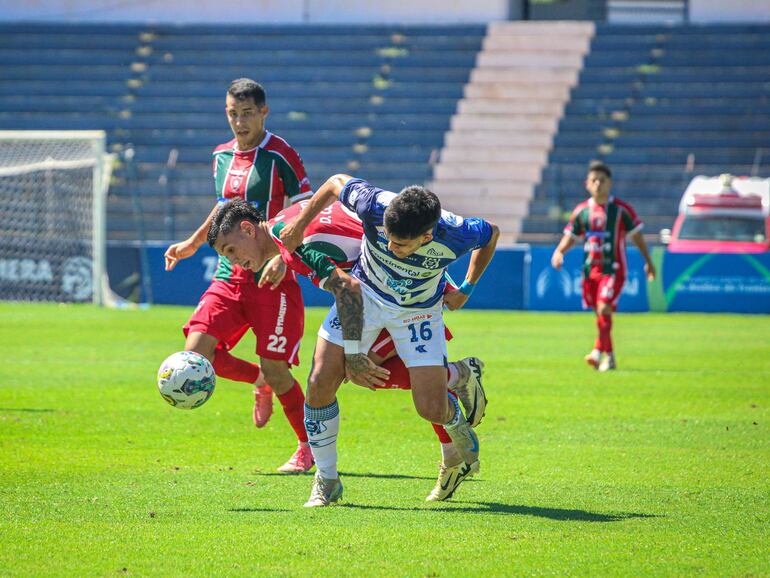 2 de Mayo y Atlético Tembetary empataron 1-1 en el comienzo de la quinta fecha del torneo Apertura 2025 del fútbol paraguayo en el estadio Río Parapití, en Pedro Juan Caballero, Paraguay.