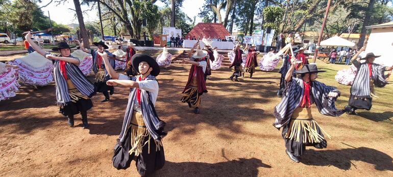 La danza paraguaya será uno de los números artísticos para deleitar al público en la patronales de San Ignacio.