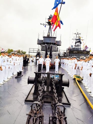 El capitán de Navío DEM Roque Jacinto Ruiz Díaz asumió hoy como comandante interino de la Flota de Guerra de la Armada.