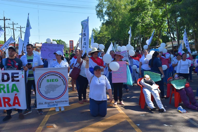 Los enfermeros cerraron de forma intermitente la ruta PY08 en Villarrica.
